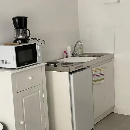 Rdc Avec 1 A 5 Metres A Pied De La Digue De *